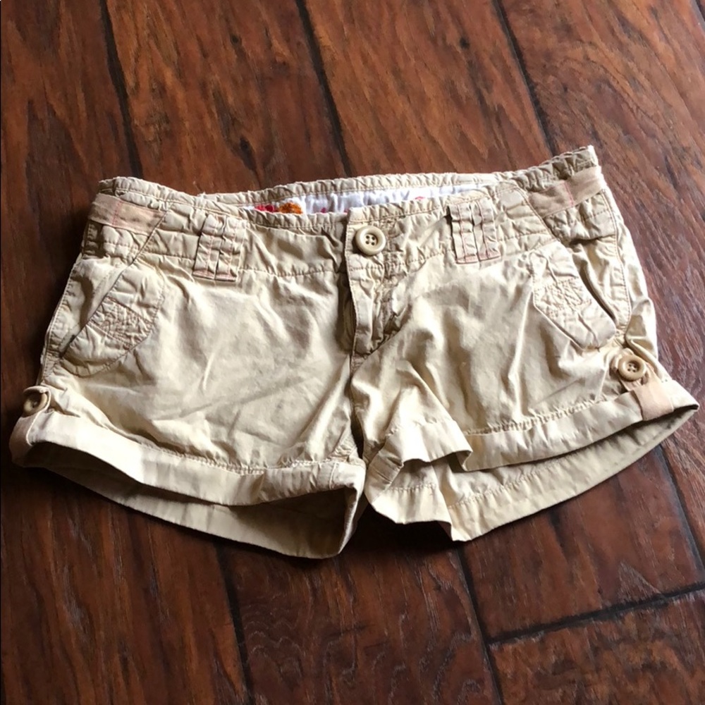 American Eagle women’s cargo shorts